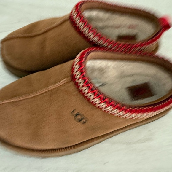 UGG Tan Suede Slippers with Red Accents - Picture 2 of 9